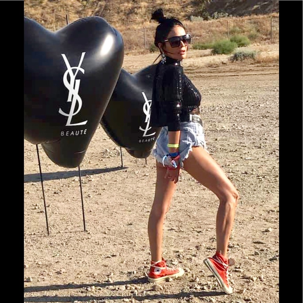Meet your seller Donatella from Los Angeles⚡️